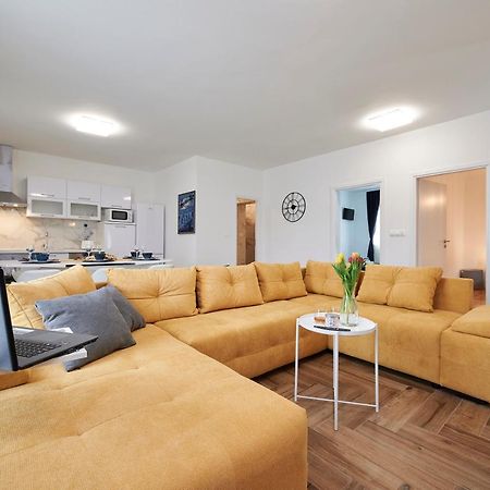 New 4* Apartman Zoa In Trogir Exterior photo